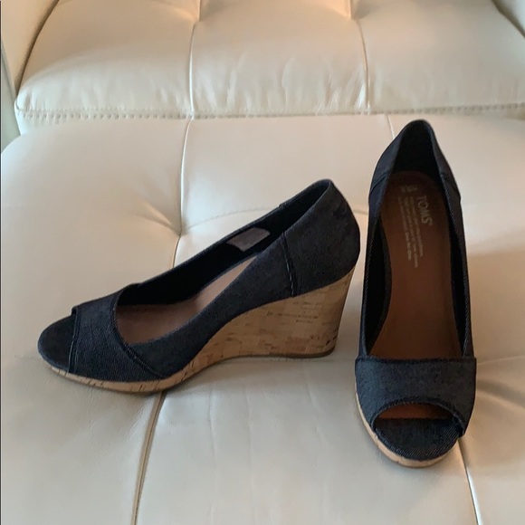 TOMS - Picture 2 of 4